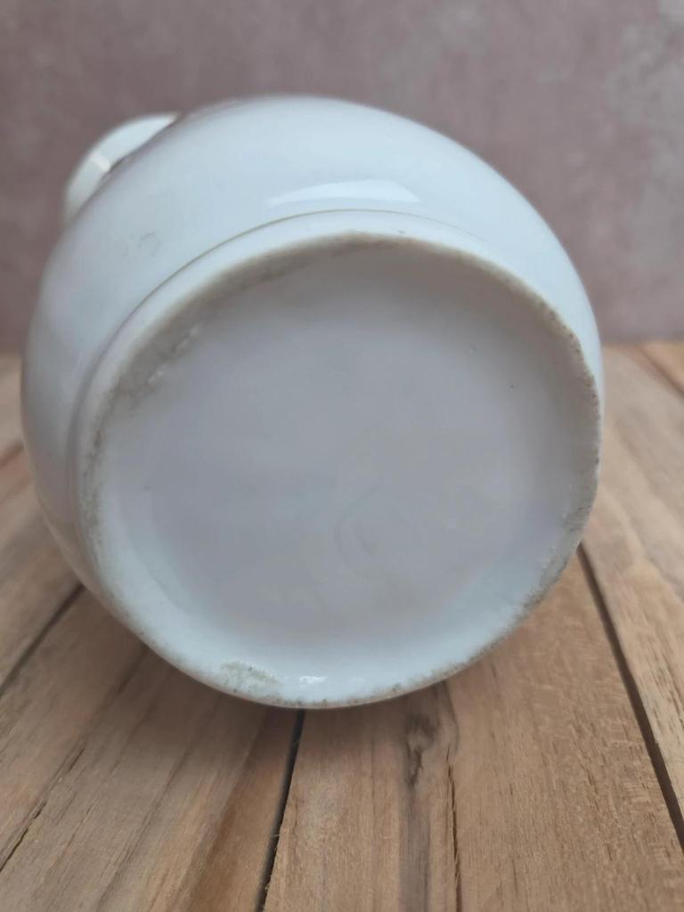Petit pichet / pot à lait en porcelaine de Paris Xixe – décor doré