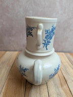 Cafetière ancienne à filtre en céramique – Saint-uze – Décor floral bleu