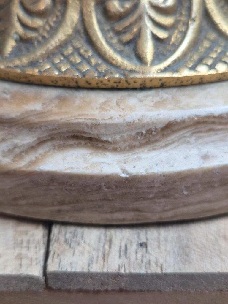 Grande lampe vintage en laiton moulé – Phénix – socle en onyx – années 60/70