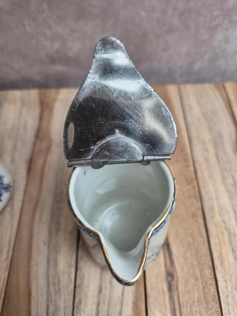 Paire de pots à lait anciens Boch Frères Keramis – modèle Saxe