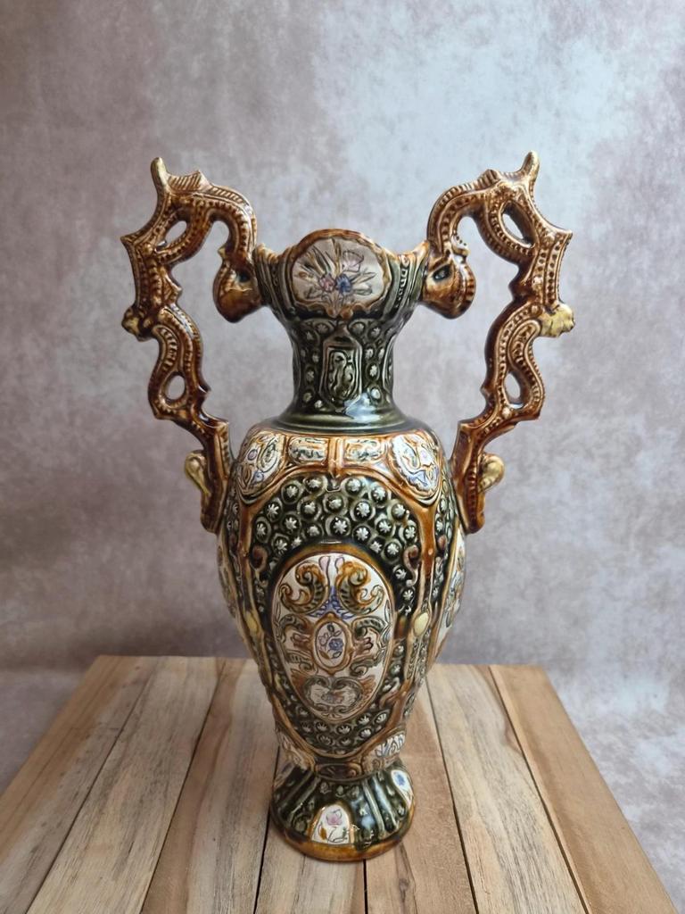 Grand vase majolique anglaise Alhambrian Ware Xixe n°434 – 38 cm
