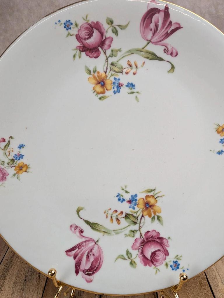 Plat à gâteau ancien en porcelaine – Décor floral polychrome et dorure