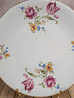 Plat à gâteau ancien en porcelaine – Décor floral polychrome et dorure