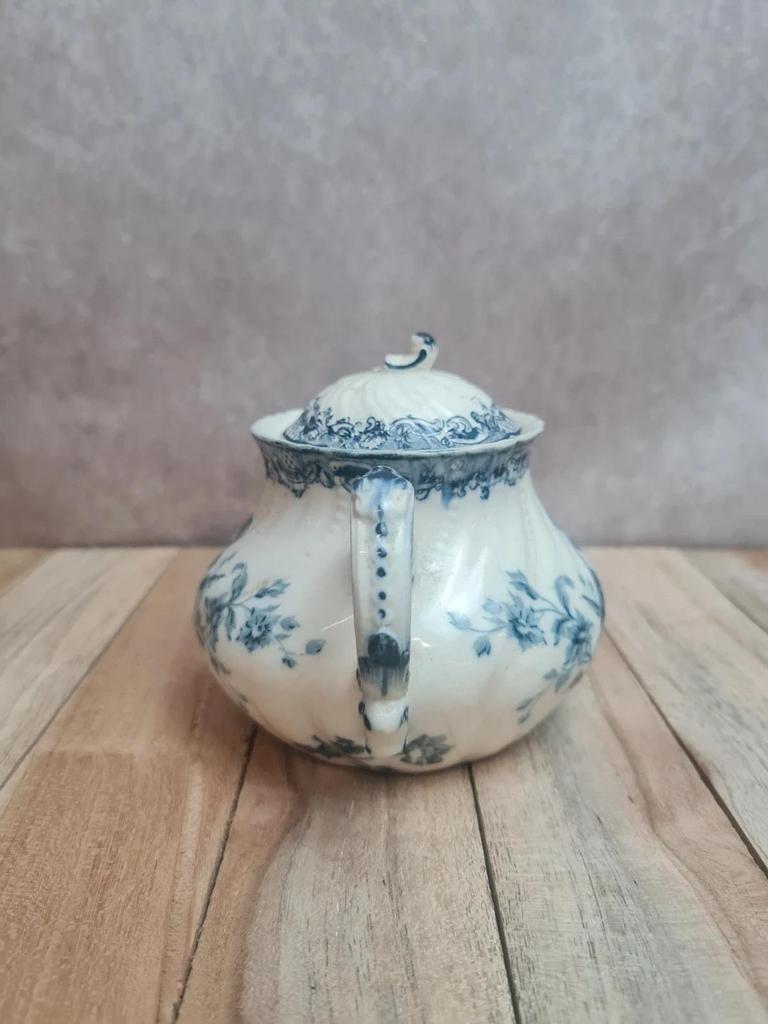 Théière ancienne Sarreguemines Fontanges bleu – décor floral terre de fer