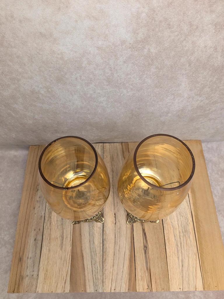 Paire de bougeoirs vintage onyx et laiton avec globes en verre ambré