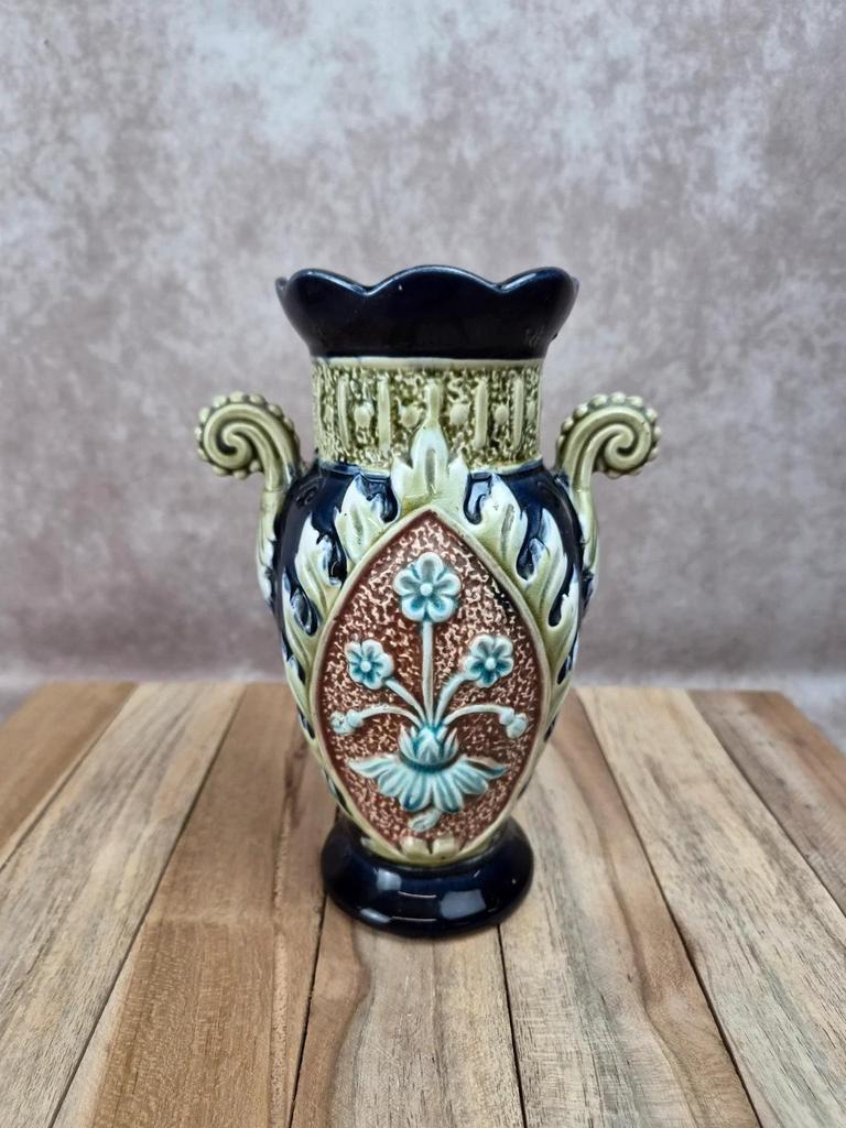 Vase barbotine Gustave De Bruyne Fives Lille ancien décor floral anses stylisées