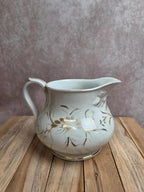 Ancien broc de toilette porcelaine de Paris Xixe décor doré