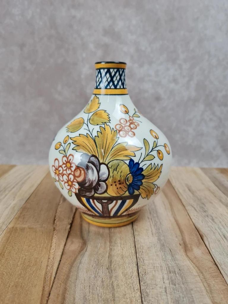 Vase ancien en faïence décorée main – décor floral & oiseau