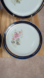 Lot de 4 assiettes à dessert – Porcelaine de Saint-amand – Décor fleuri & bleu cobalt