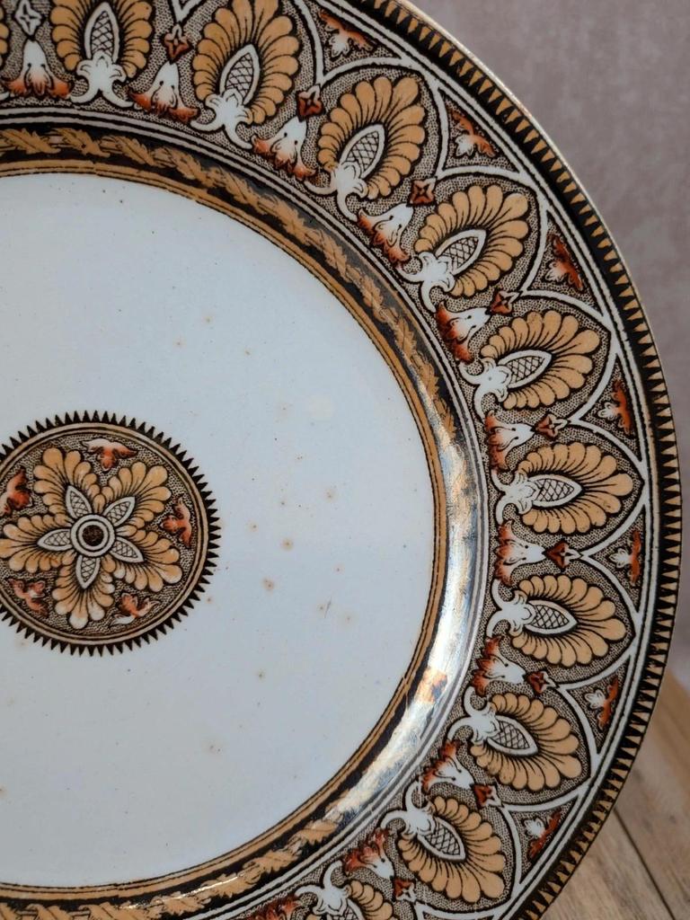 Assiette ancienne en terre de fer – Grecian Border – Faïence anglaise Xixe