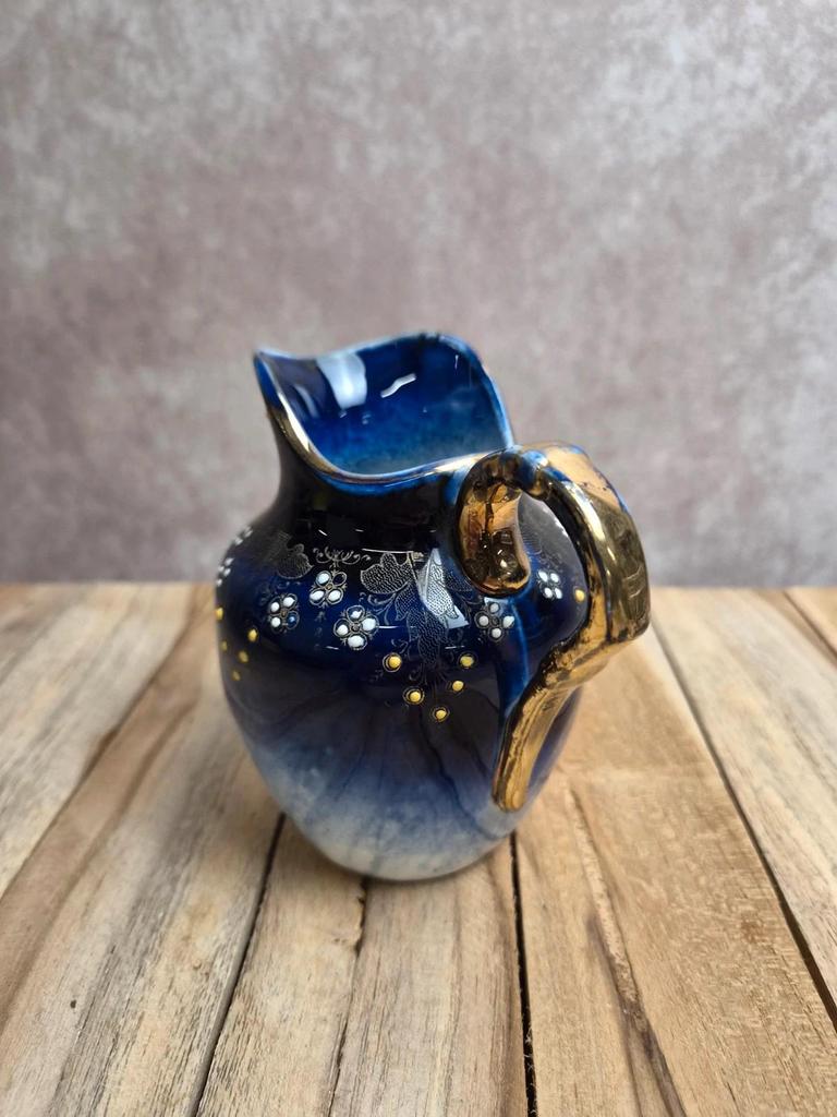Petit pot à lait ancien Kg Lunéville bleu cobalt décor émaillé en relief