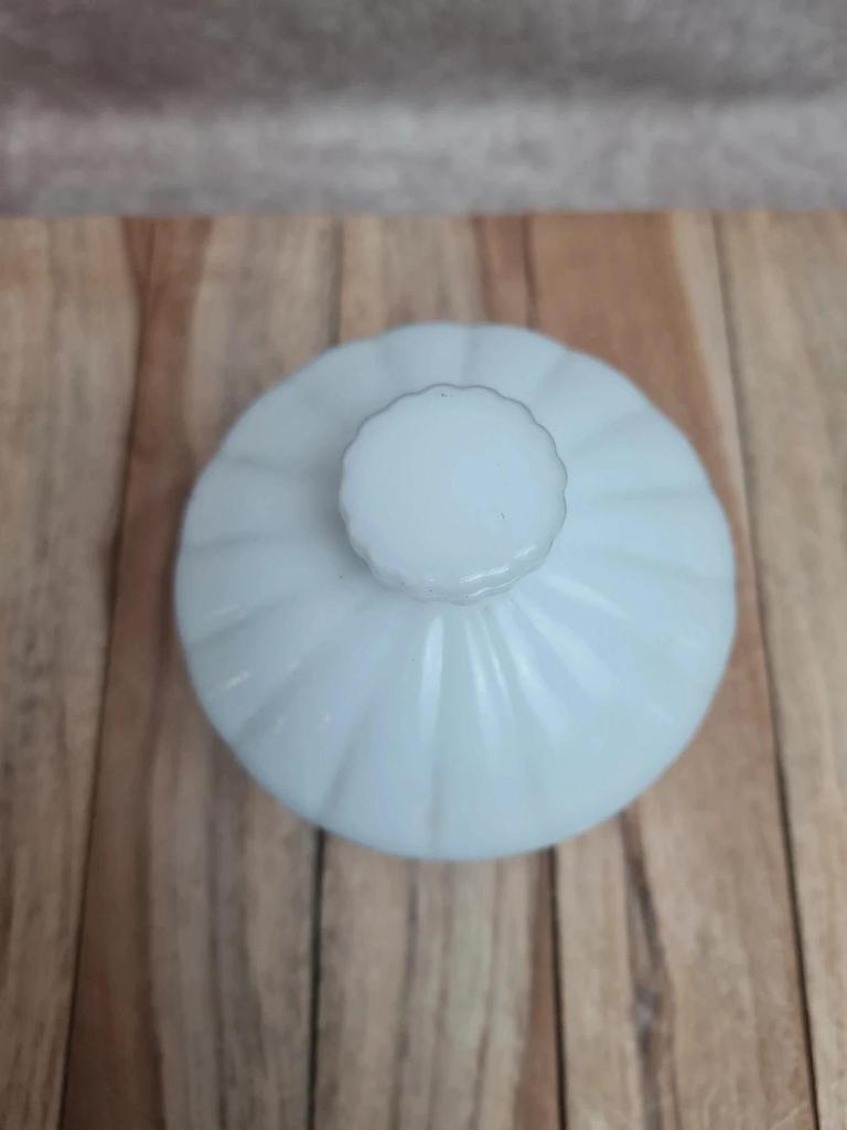 Bonbonnière vintage en opaline blanche sur pied avec couvercle 🍬🤍