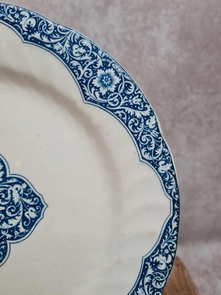 Assiette ancienne Gien Xixe – Grand Dépôt E. Bourgeois Paris – Terre de fer