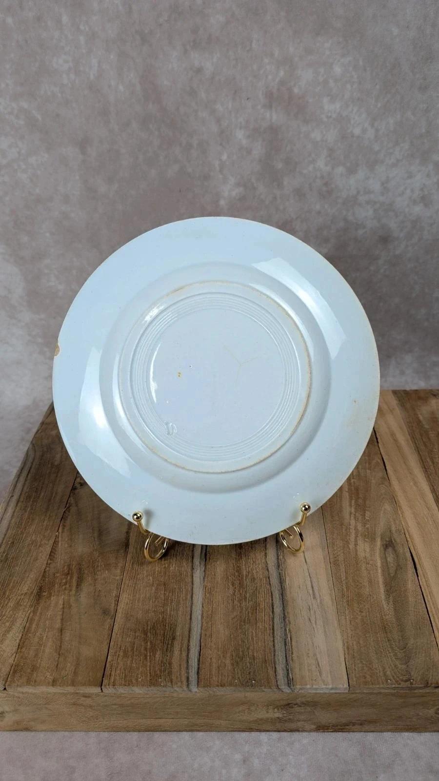 Ancienne assiette en terre de fer Saint-amand modèle “richelieu”