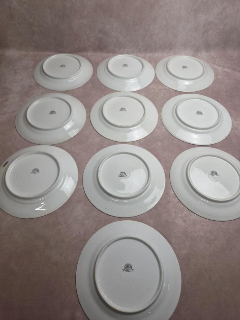 10 assiettes anciennes en porcelaine – Aux Lions de Faïence Paris – Xixe