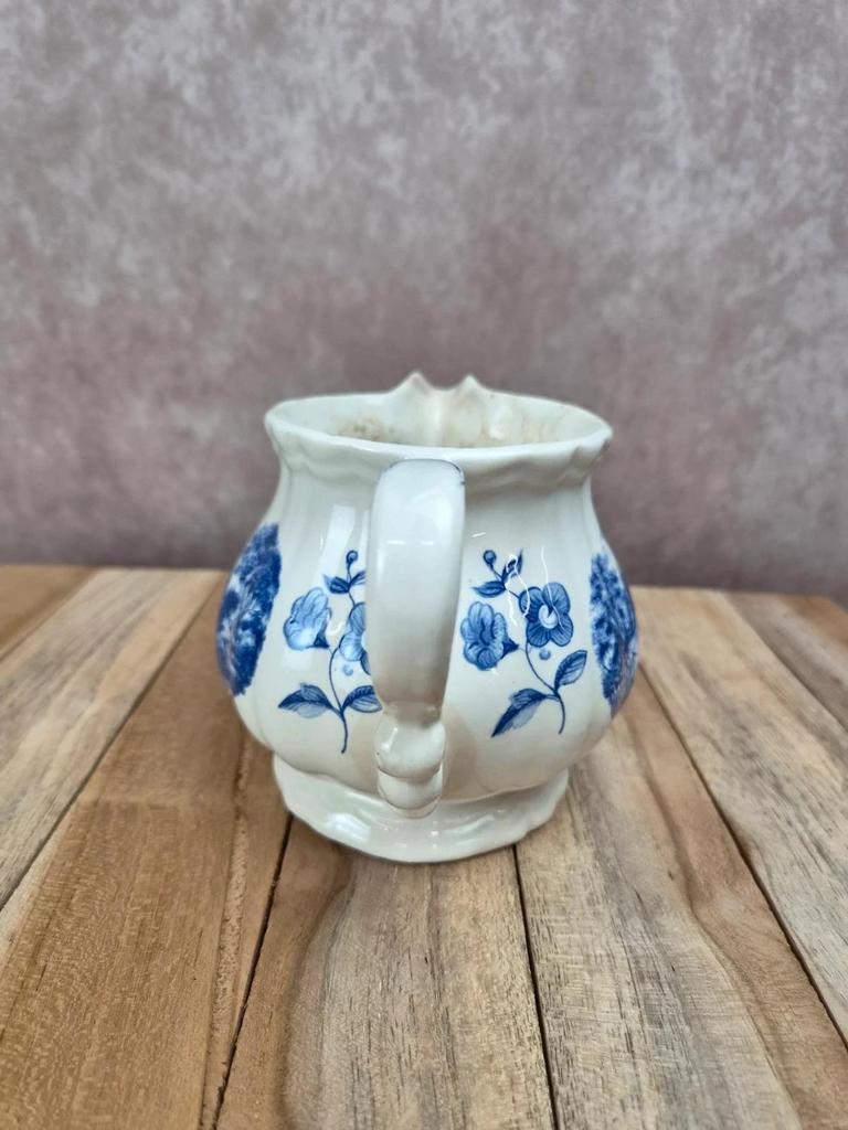 Pichet / pot à lait Sarreguemines Romantique bleu – décor champêtre – faïence vintage