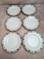 Lot 6 assiettes creuses porcelaine de Limoges décor floral bleu et rose