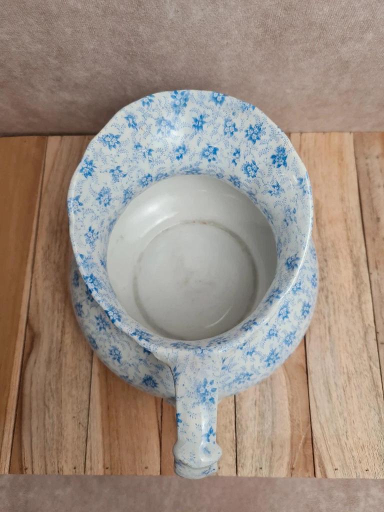 Petit broc ancien en terre de fer Creil & Montereau – décor floral bleu esprit Perse 🩵