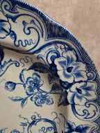 Plat rond Terre de Fer Creil et Montereau Flora – bleu ancien – 29 cm