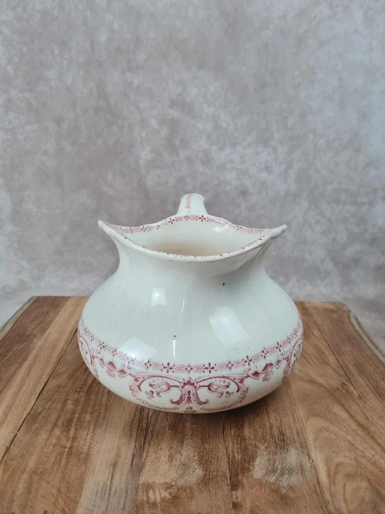 Ancien pot à eau, Au Planteur de Caïfa, Terre de Fer, décor Guirlande