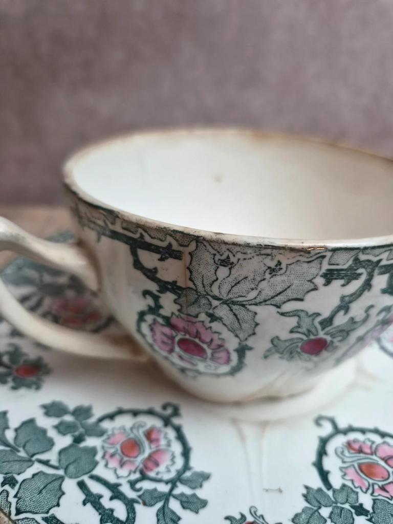 Tasse à chocolat Longwy La Samaritaine modèle Rose ancienne