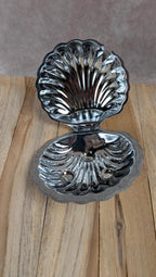 Beurrier ancien en métal argenté – forme coquille