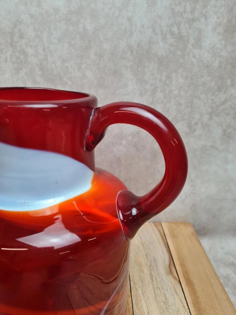 Vase / cruche en verre soufflé rouge – style Murano – pièce vintage années 70