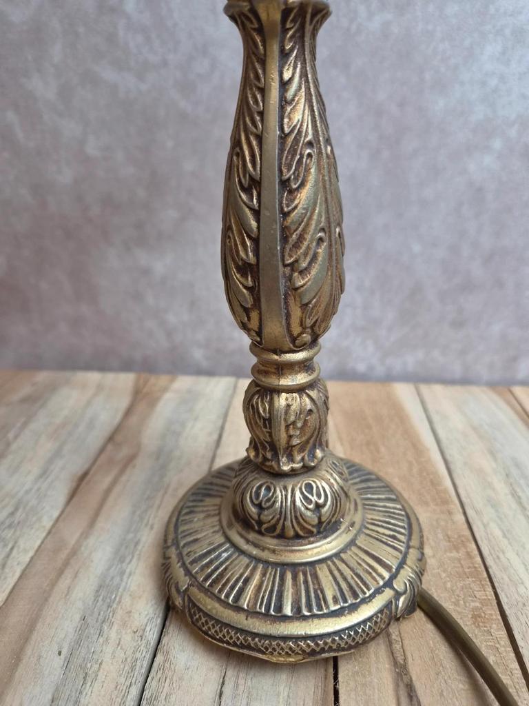 Lampe de table vintage en métal doré patiné style Louis Xvi