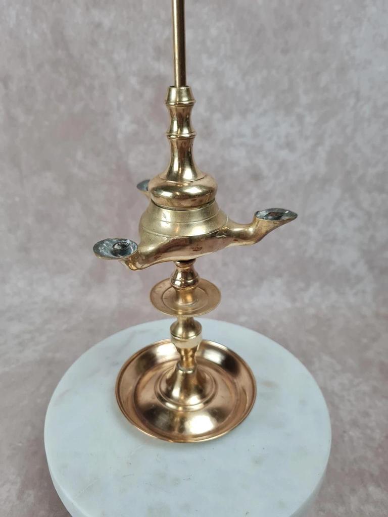 Ancien bougeoir / lampe à huile en laiton