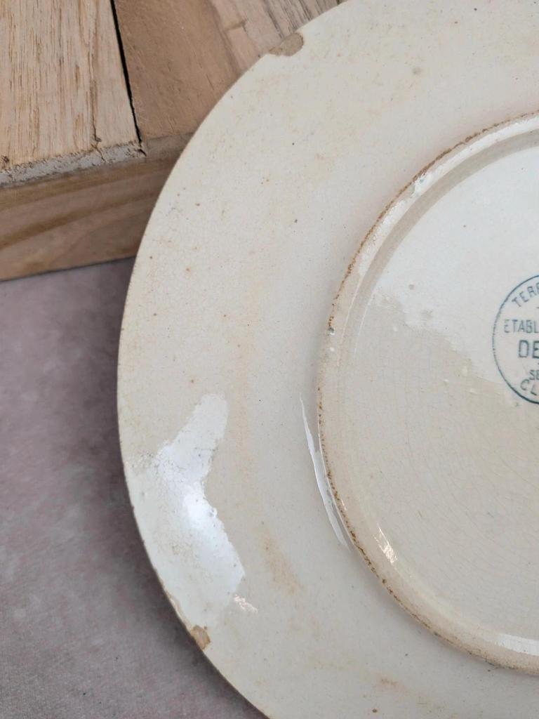 Lot de 3 assiettes plates anciennes en terre de fer des Établissements Debray, service Clichy