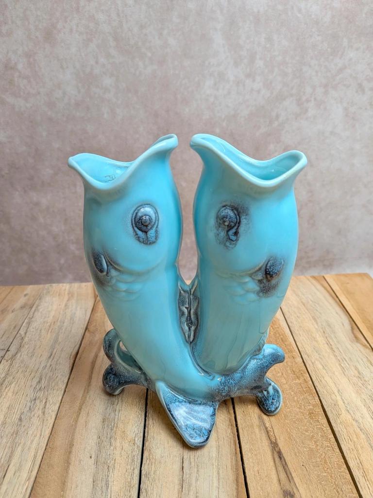 Vase double poisson en barbotine bleu turquoise – Céramique vintage