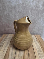 Pichet vintage en grès vernissé beige – forme originale
