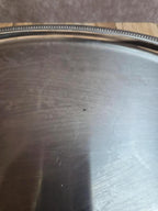 Plat apéritif compartimenté en verre sur plateau métal argenté vintage