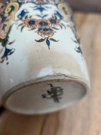 Tasse ancienne en terre de fer Sarreguemines décor polychrome