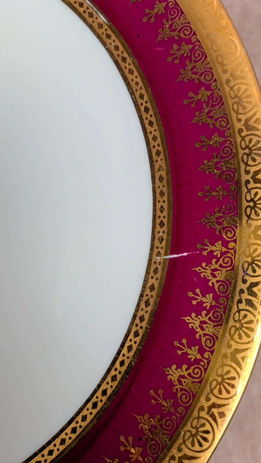 Lot de 3 assiettes plates Limoges Salmon & Cie décor bordeaux et or