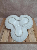 Présentoir ancien 3 compartiments coquille en porcelaine blanche