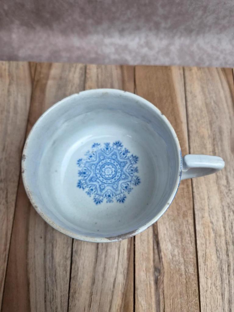 Grande tasse à chocolat ancienne Hamage Nord Renaissance – Terre de fer, décor bleu & blanc rare