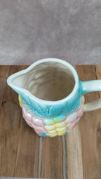 Pichet ancien en barbotine multicolore