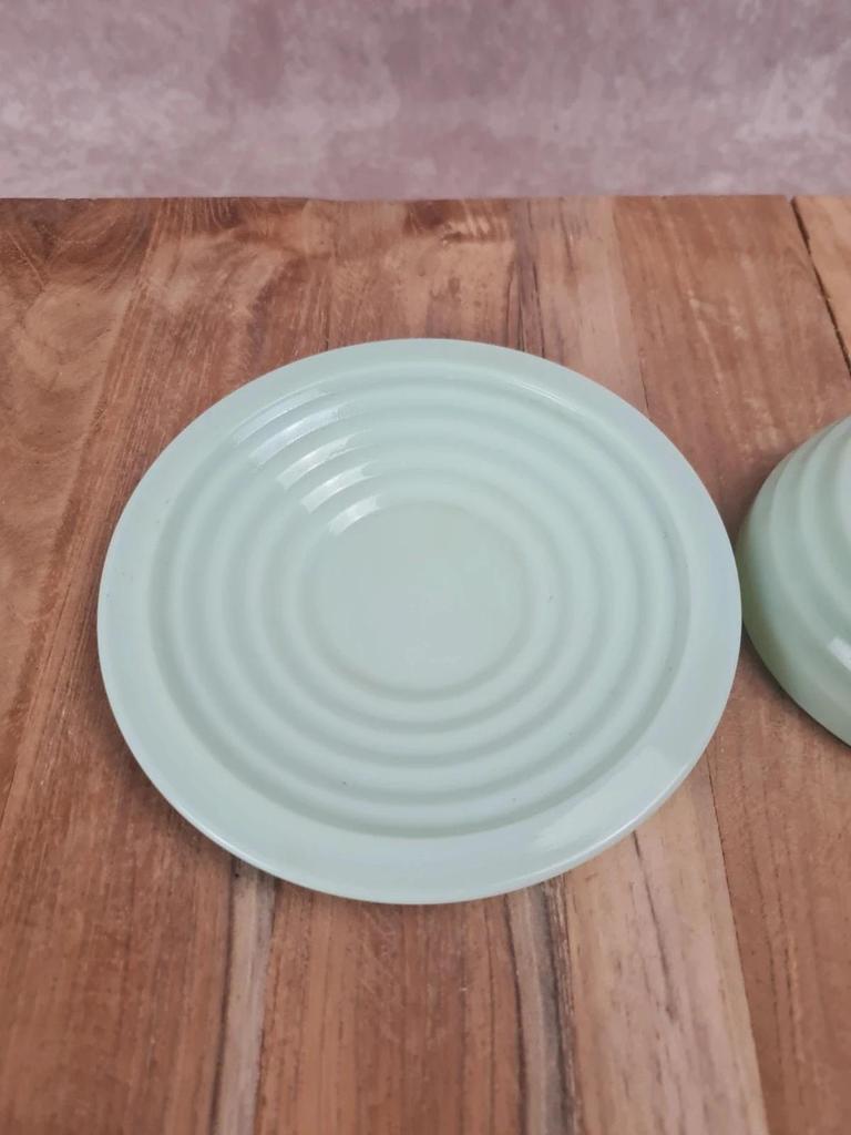 Tasse et sous-tasse vintage en verre opalin vert – Made in France