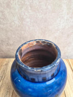 Vase artisanal vintage en terre cuite émaillée bleue – Style Safi Maroc