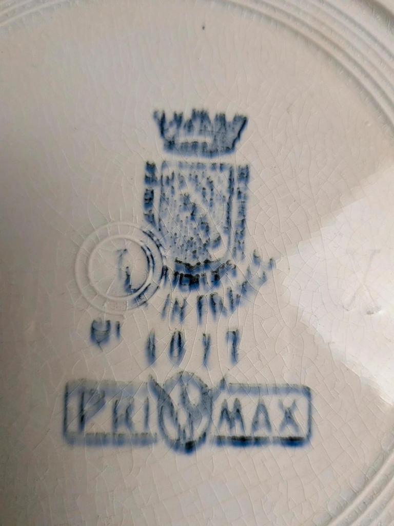 Lot de 6 assiettes plates dépareillées en terre de fer