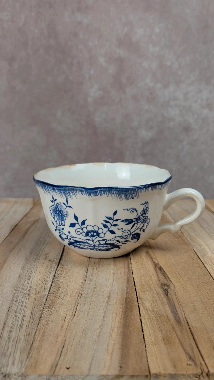 Tasse ancienne Sarreguemines bleu & blanc – Faïence française
