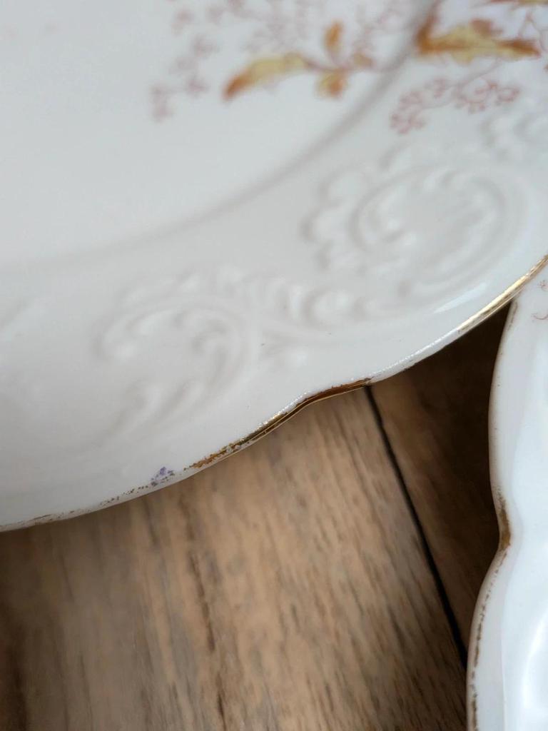 Lot de 3 assiettes anciennes en porcelaine décor floral