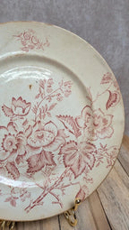 Assiette ancienne Terre de Fer décor floral rouge