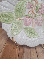 Assiette barbotine fraises relief – Made in Italy – décor champêtre 🍓