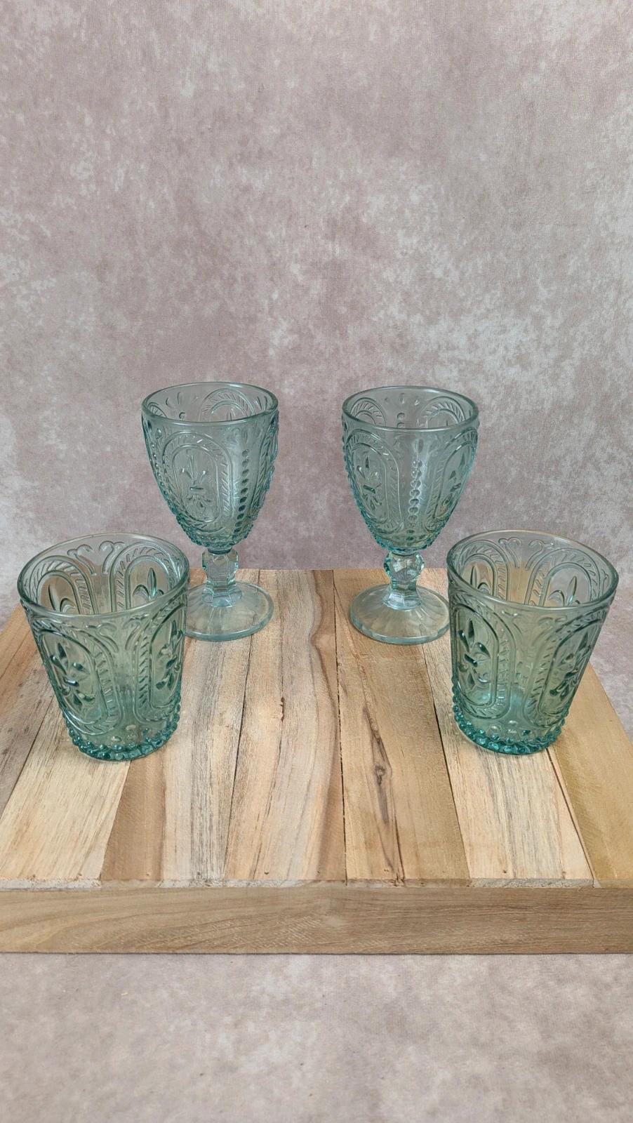 Lot de 4 verres en verre moulé – esprit vintage