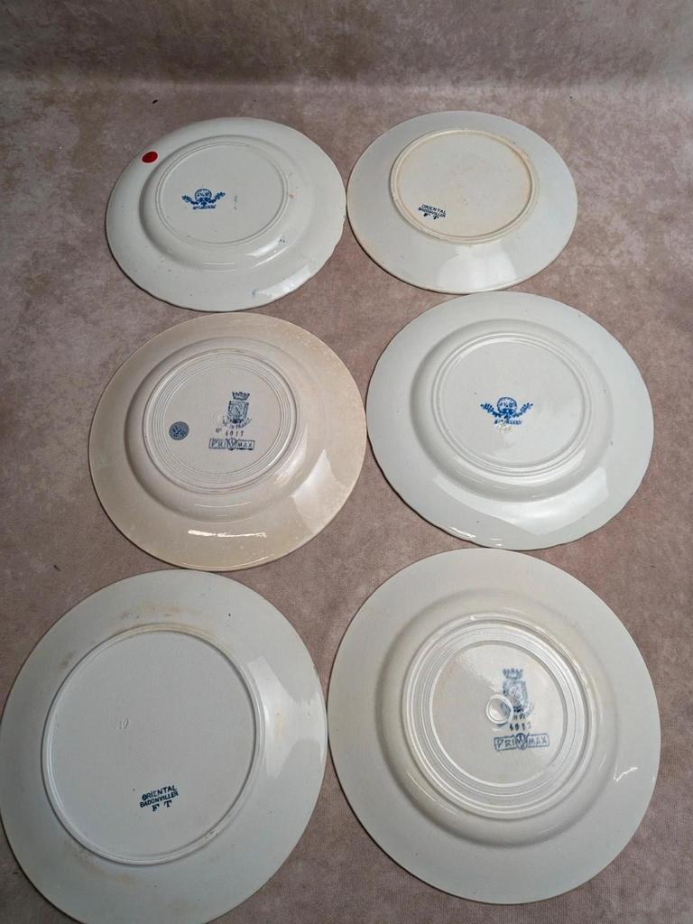 Lot de 6 assiettes plates dépareillées en terre de fer