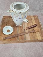 Chocolatière ancienne en porcelaine signée Qailles