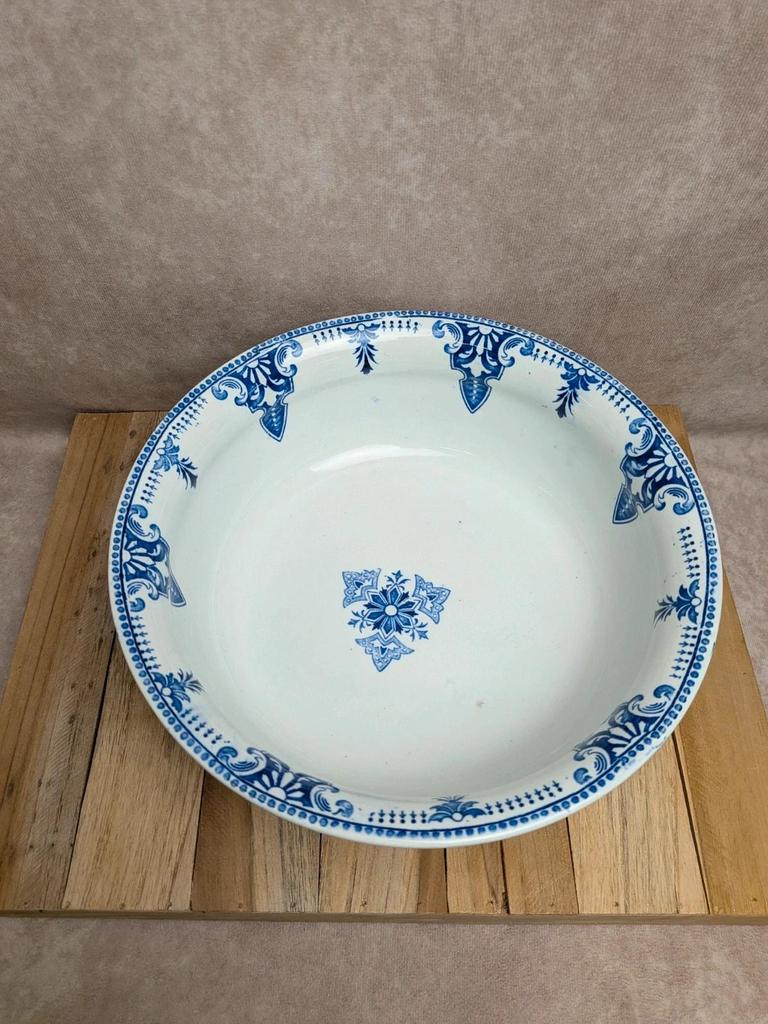 Saladier ancien en terre de fer Lunéville modèle Petersbourg bleu