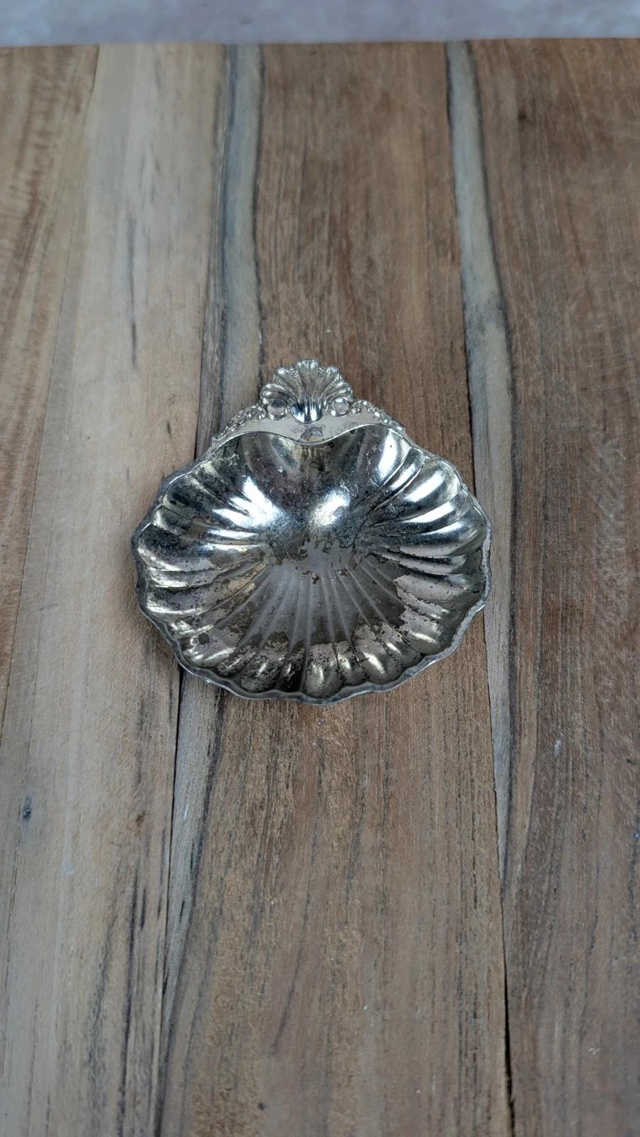 Petite coupelle coquille en métal argenté vintage